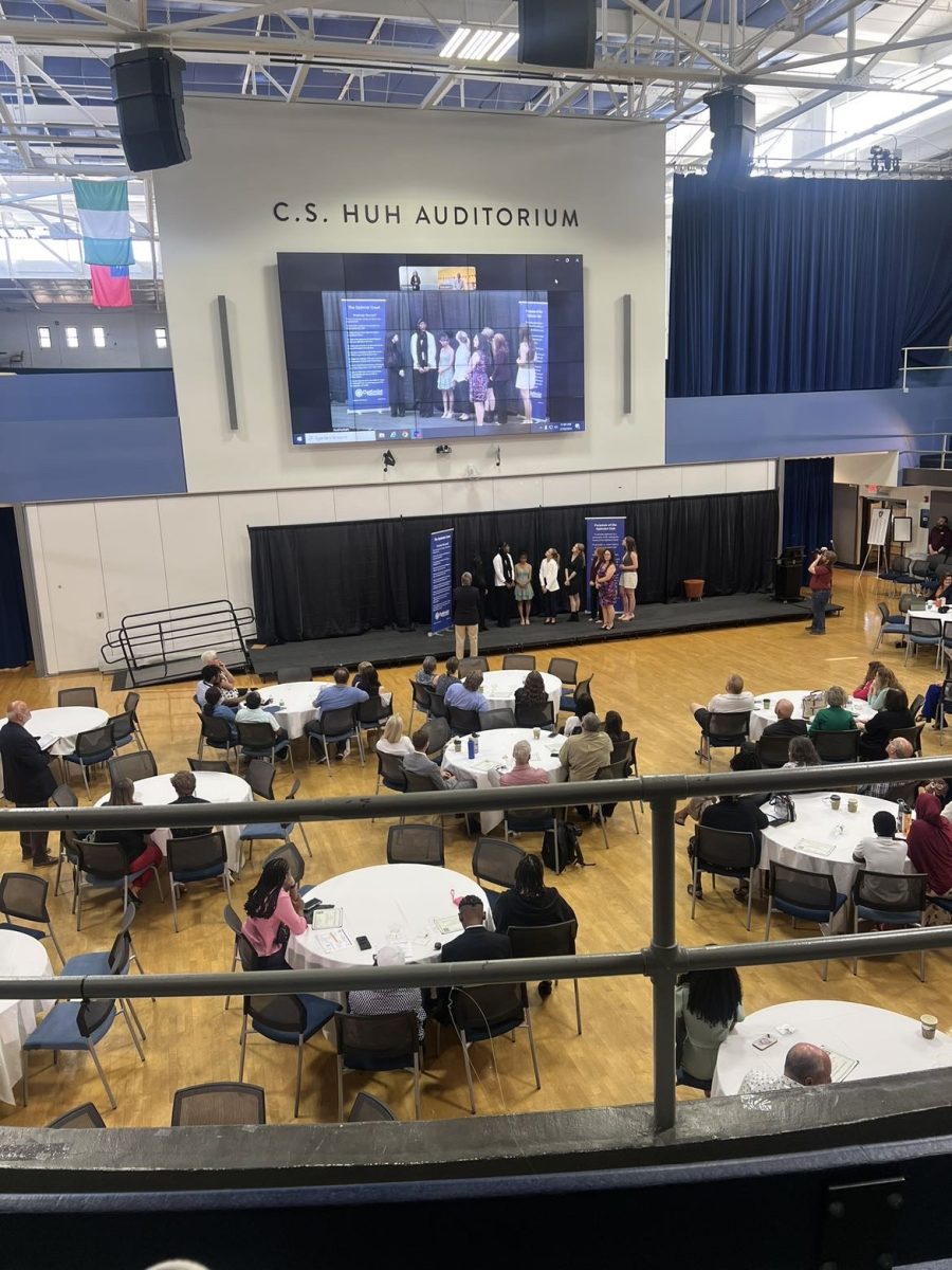 High school students meeting at the JOI Club Conference.
